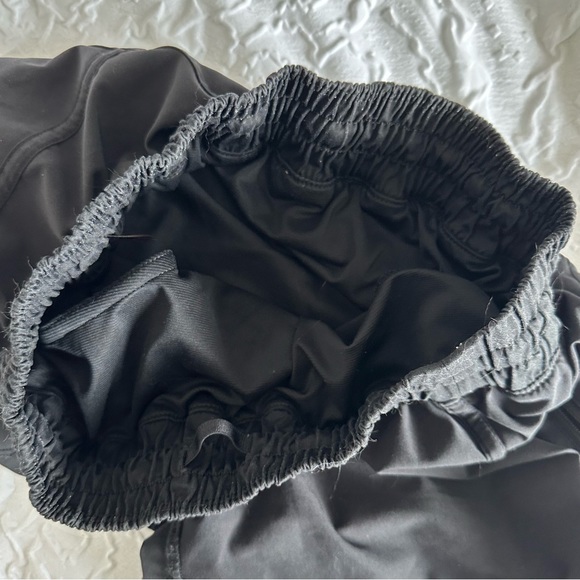 Lululemon Tracker Short - Black - Size 6 - Picture 6 of 6